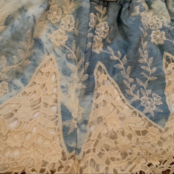 E2 boho shorts blue bleached look lace trim M NWT - Picture 3 of 8